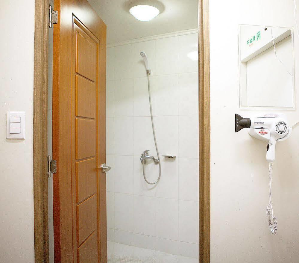 Seoul Myeongdong Stay Екстер'єр фото