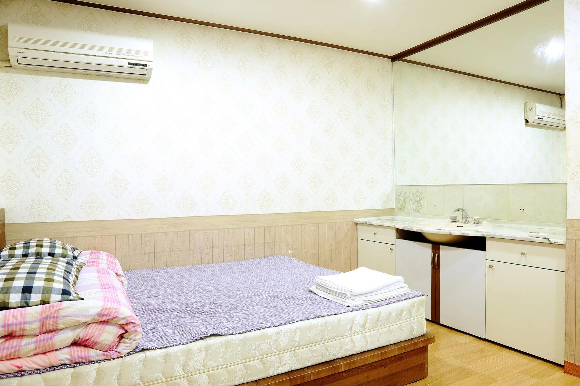 Seoul Myeongdong Stay Екстер'єр фото