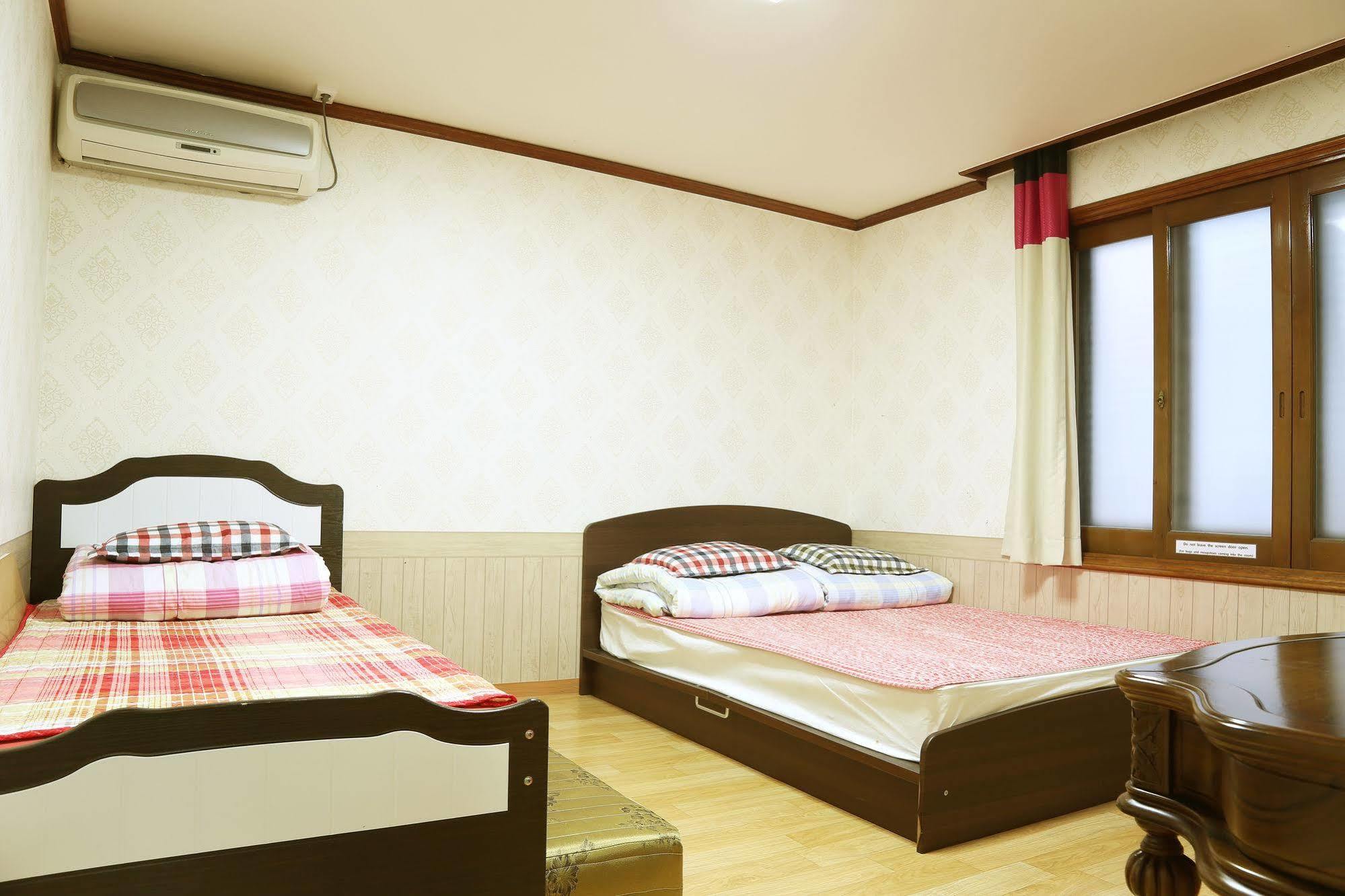 Seoul Myeongdong Stay Екстер'єр фото