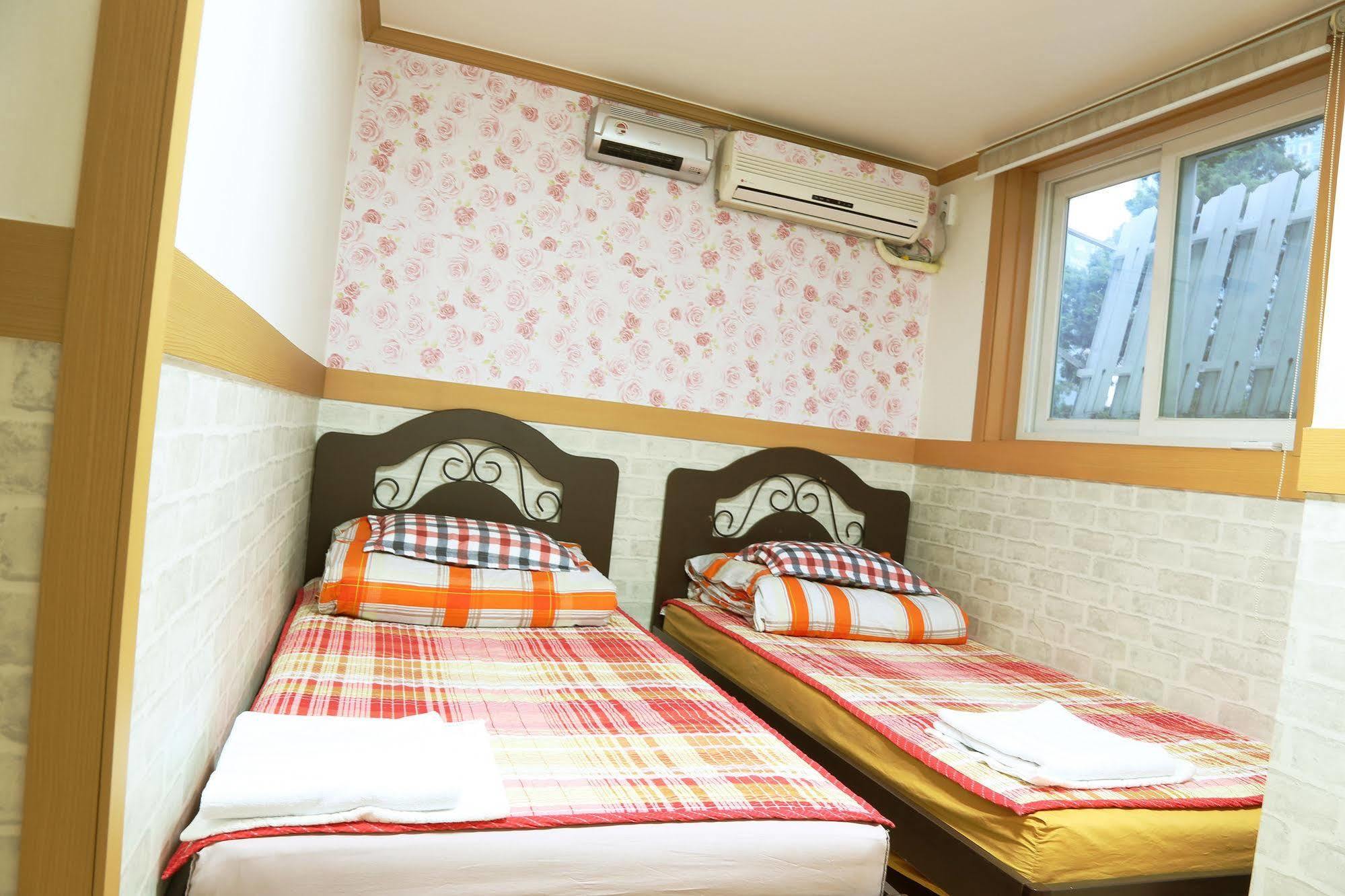 Seoul Myeongdong Stay Екстер'єр фото